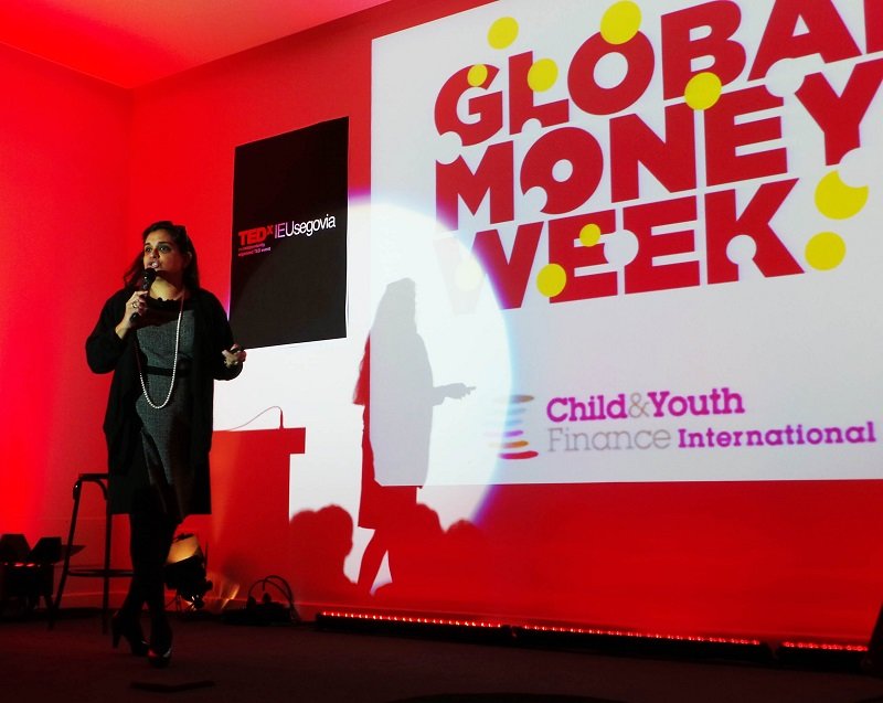 Jerro Billlimoria emprendedora social durante su charla en TEDxIEU