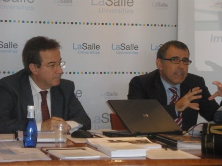 Ernesto Poveda, Presidente de ICSA Grupo.  junto a Albert Cubeles, Director de Másters y Postgrados La Salle Campus Barcelona.