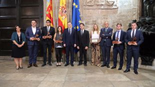 El investigador de la UA, Fernando Vera, recibe el premio al conjunto de la Actividad Turística de la Generalitat Valenciana