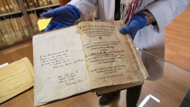 Un libro con anotaciones manuscritas de Quevedo, se incorpora al patrimonio de la UMU