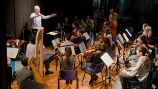 La EHUorkestra Sinfonikoa ofrece el primer concierto de su historia