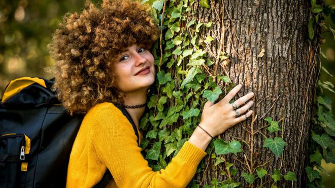 Los candidatos de Linguaskill de Cambridge, plantarán árboles contribuyendo al medio ambiente