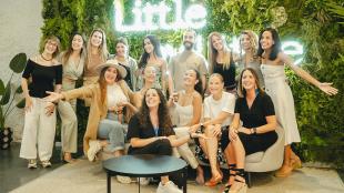 Grupo de influencers durante el Summit de influencer marketing consciente en Casa Lit Barcelona_bc