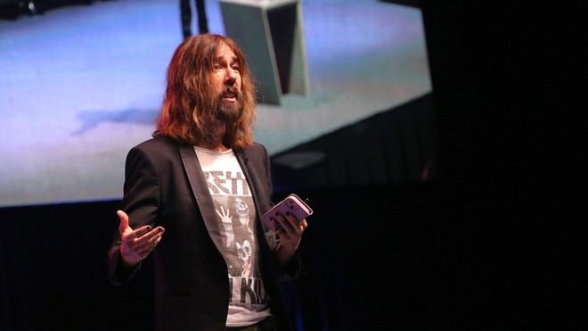 El bienestar se construye en comunidad, según Micael Dahlen