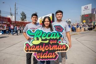 Gobierno lanza becas integrales para hijos de docentes en Perú