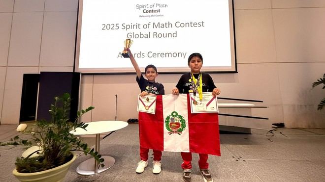 Tres escolares peruanos brillan con medallas de oro en Canadá