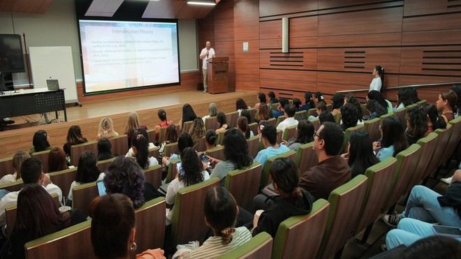 Jornada de Psicología aborda imagen corporal y salud mental en jóvenes
