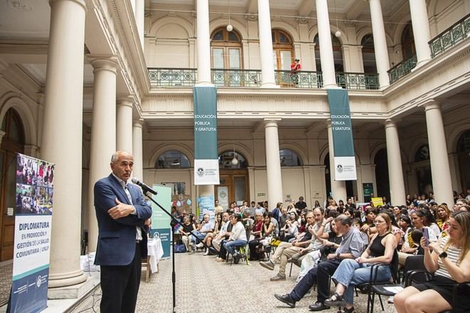Entrega de diplomas a nuevos egresados en Salud Comunitaria en La Plata