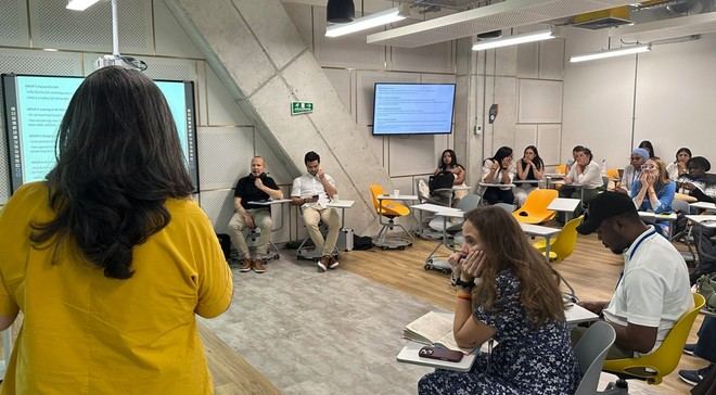 Líderes globales y jóvenes colaboran en soluciones urbanas sostenibles