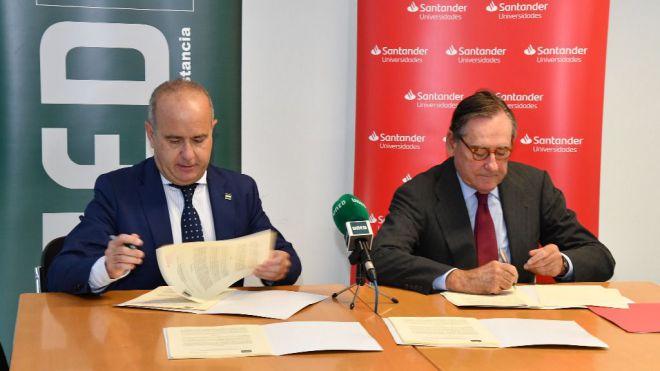 UNED y Banco Santander renuevan el Convenio de colaboración