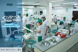 Universidad de La Plata ofrece prótesis dentales gratuitas a la comunidad
