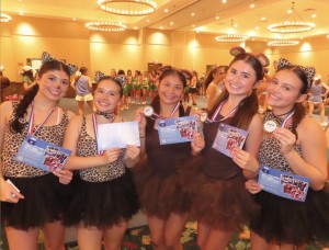 Cheerleaders de W.B. Ray High School actuarán en el Desfile del Memorial de Pearl Harbor en Honolulu