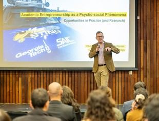 Fomentan colaboración entre investigadores e industria en Chile