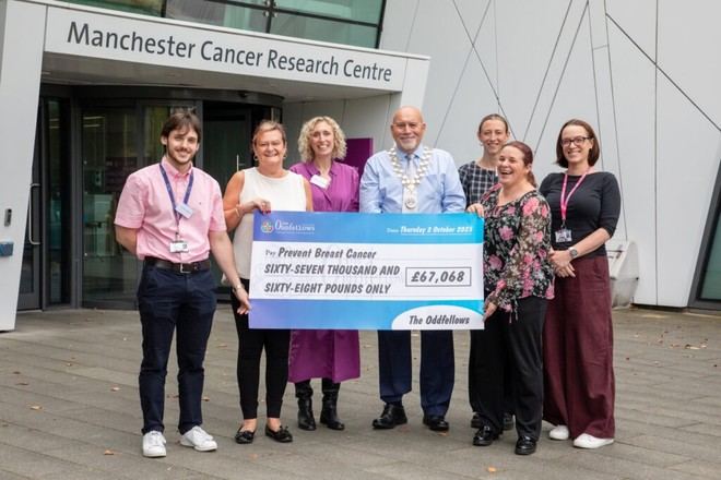 La sociedad Oddfellows dona £67,000 para investigación sobre prevención del cáncer de mama en la Universidad de Manchester