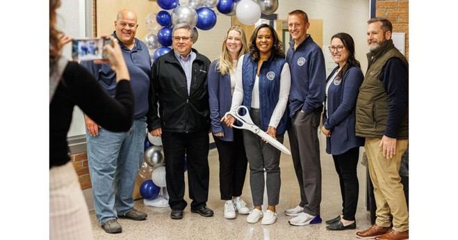 Inauguran un SmartLab en la Escuela John Glenn para potenciar el aprendizaje práctico en STEM