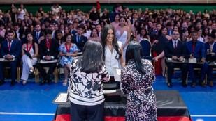 146 graduados en salud asumen su compromiso con la excelencia profesional