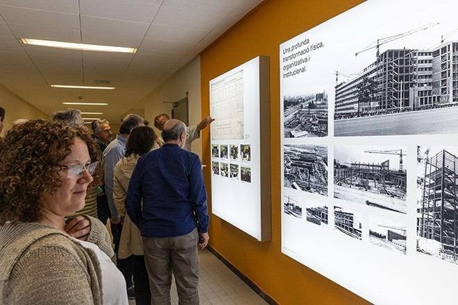 Inauguran exposición sobre la construcción de la Facultad de Ciencias en el Campus Diagonal