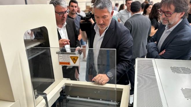 Inauguran en Batea una fábrica de pantallas LED que generará 20 empleos nuevos
