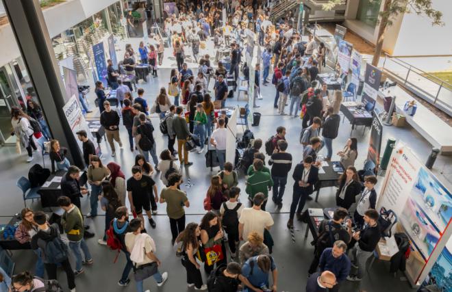 Los Foros de Empleo de la UV concluyen con éxito, conectando a estudiantes con oportunidades laborales reales