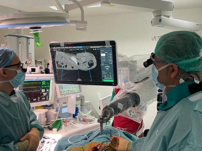 La Cirugía robótica revoluciona el tratamiento de columna en Hospital La Paz de Madrid