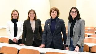 La USC inicia su campaña electoral para elegir a la primera mujer reitora