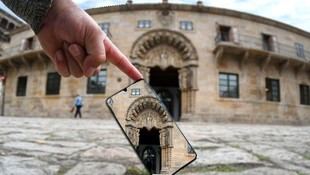 La USC elige a su primera reitora entre Rosa Crujeiras y Maite Flores