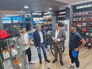 La Xunta invierte casi 4 millones en digitalizar y modernizar 730 comercios locales