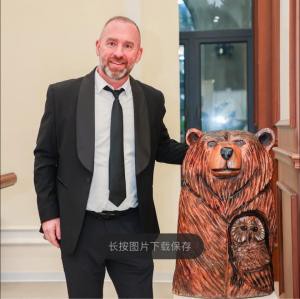 Aaron Chavez regresa a Spokane para priorizar su salud y continuar su labor artística y de liderazgo