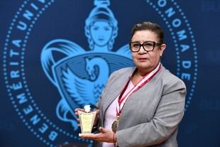 Directora de la BUAP recibe galardón y Doctorado Honoris Causa