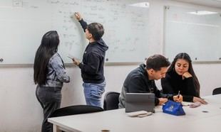 Aumenta el acceso a universidades para jóvenes de bajos ingresos en 2026