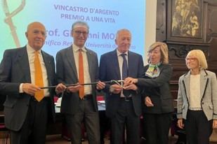 El Rettore Molari recibe el premio «Vincastro d’Argento» de la Accademia degli Incamminati