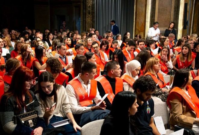 Ceremonia de graduación en la UVic-UCC con Albert Aranda como padrino