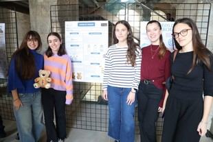 Alumnas de Ingeniería Biomédica crean un peluche para mejorar la comunicación en niños con enfermedades raras