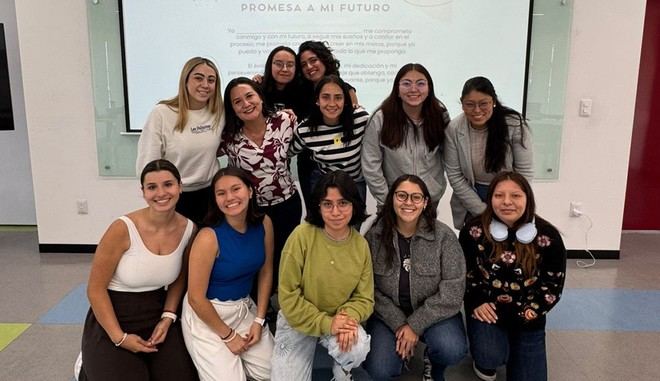 Estudiantes de Pedagogía analizan su práctica en masterclass formativa