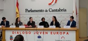 Estudiantes de UNEATLANTICO asisten al Diálogo Joven Europa 2026