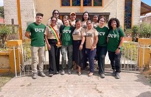 Estudiantes de Enfermería brindan atención geriátrica en comunidades indígenas de Bolivia