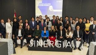 Alumnos de Sinergia dialogan con Romina Contreras sobre liderazgo juvenil