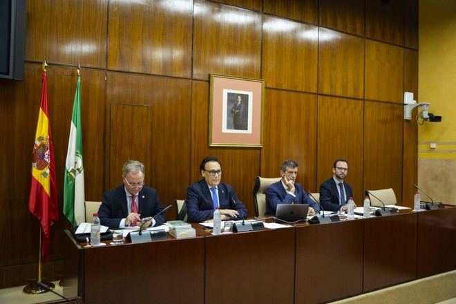 Andalucía denuncia la 'discriminación' del Gobierno en el decreto de universidades tras el rechazo del País Vasco