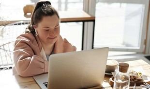 Andalucía lanza un itinerario formativo para fomentar el empleo de mujeres con discapacidad