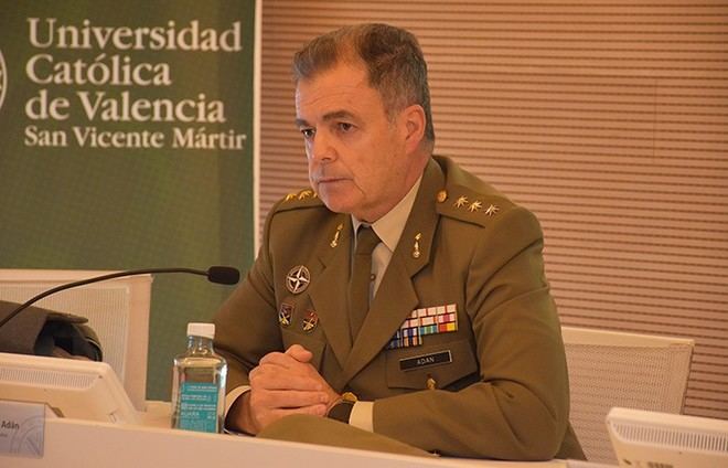 Ángel Adán advierte sobre la fragilidad de las democracias ante desinformación y ciberataques