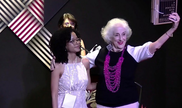 Ángela González, joven poeta premiada por su obra en Roldanillo
