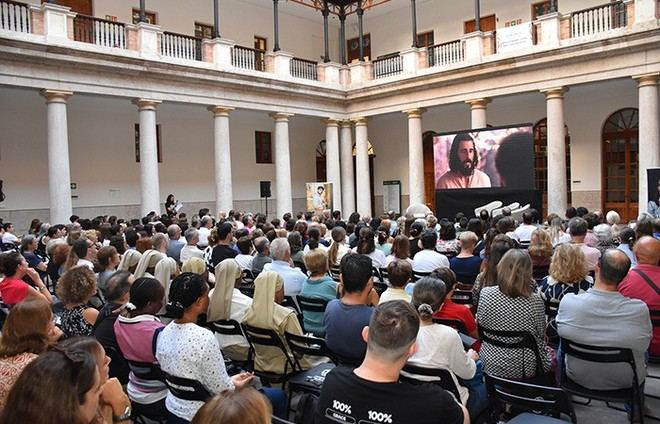 La serie 'The Chosen' se doblará al valenciano tras un encuentro de 500 fans en la UCV