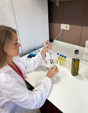 Desarrollan un método con IA para identificar el aroma del aceite de oliva virgen extra