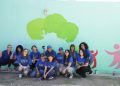 Estudiantes del ICSA crean mural para promover la paz y comunidad