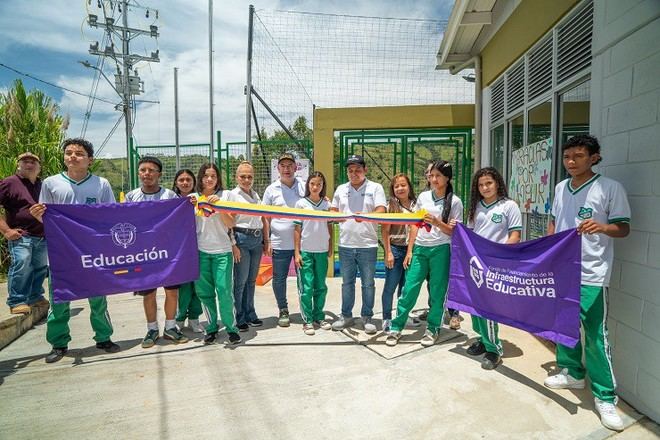 Gobierno inaugura nueva escuela en Cañas Gordas tras larga espera
