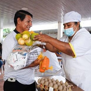 Gobierno entrega 2.5 millones de canastas alimentarias en receso escolar