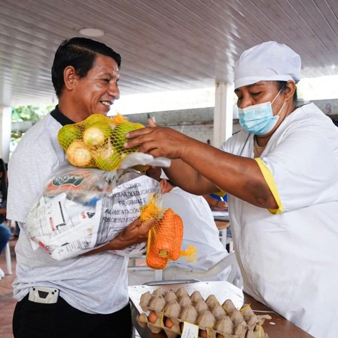 Gobierno entrega 2.5 millones de canastas alimentarias en receso escolar