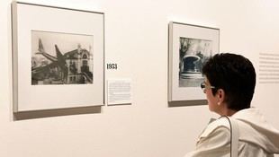 Exposición de fotomontajes de Augusto Pacheco en el Colexio de Fonseca