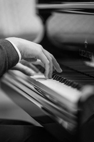 La música como herramienta para la expresión emocional en estudiantes autistas