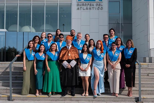 Graduación de estudiantes becados por FUNIBER en UNEATLANTICO